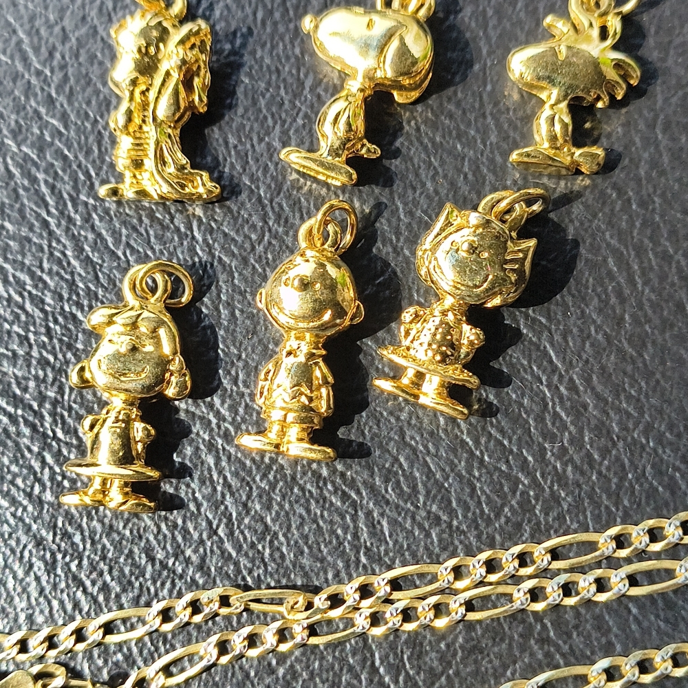 Gold Peanuts Character Charm Necklace Set